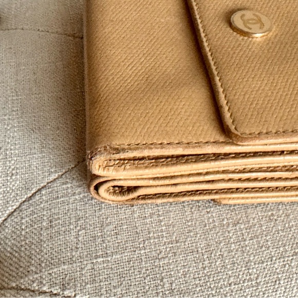 Chanel trifold wallet - Picture 2 of 14